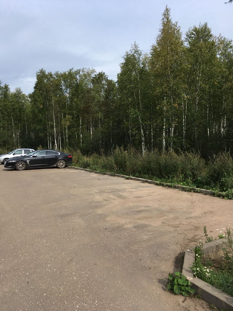 обл. Новгородская, р-н. Валдайский, г. Валдай, ул. Песчаная, д. 30-придомовая территория