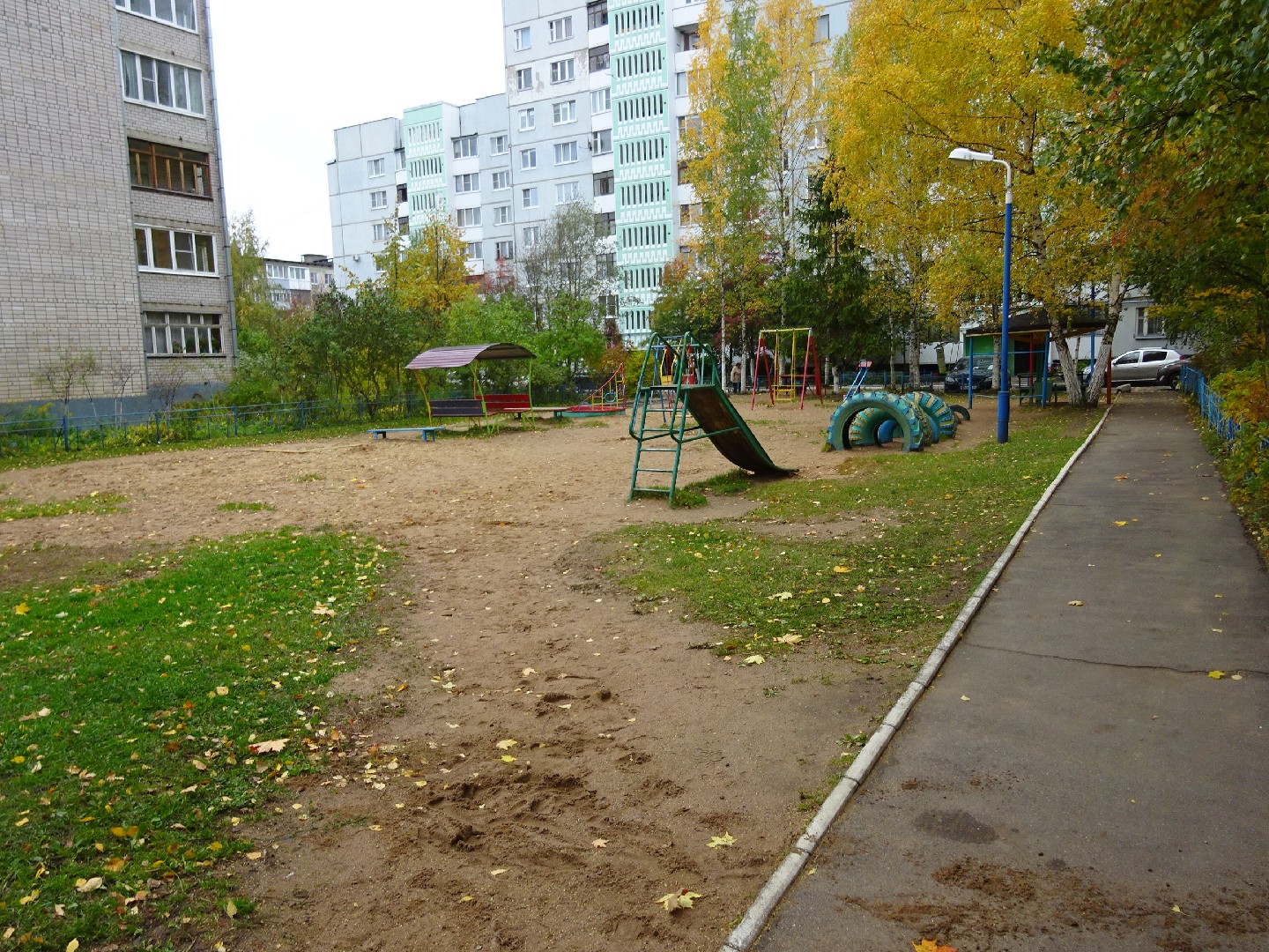 обл. Новгородская, г. Великий Новгород, пр-кт. Александра Корсунова, д. 40, к. 4-придомовая территория