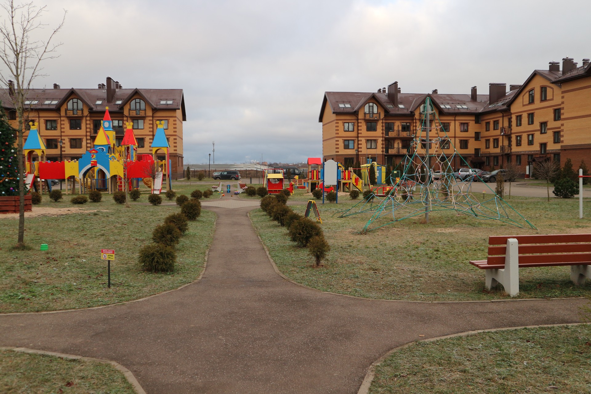 обл. Новгородская, г. Великий Новгород, ул. Аркажская, д. 14, к. 3-придомовая территория