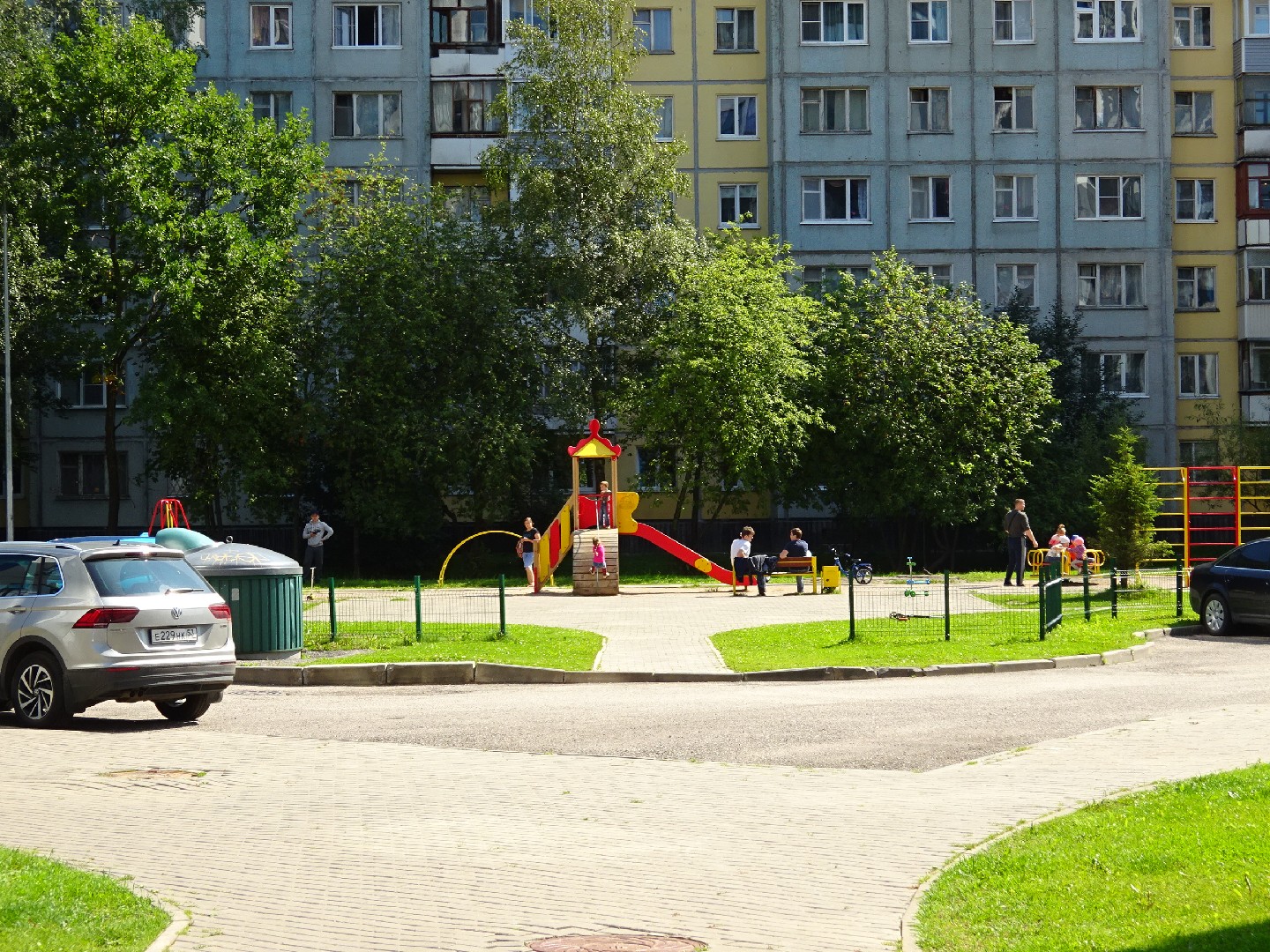 обл. Новгородская, г. Великий Новгород, ул. Большая Санкт-Петербургская, д. 124, к. Б-придомовая территория