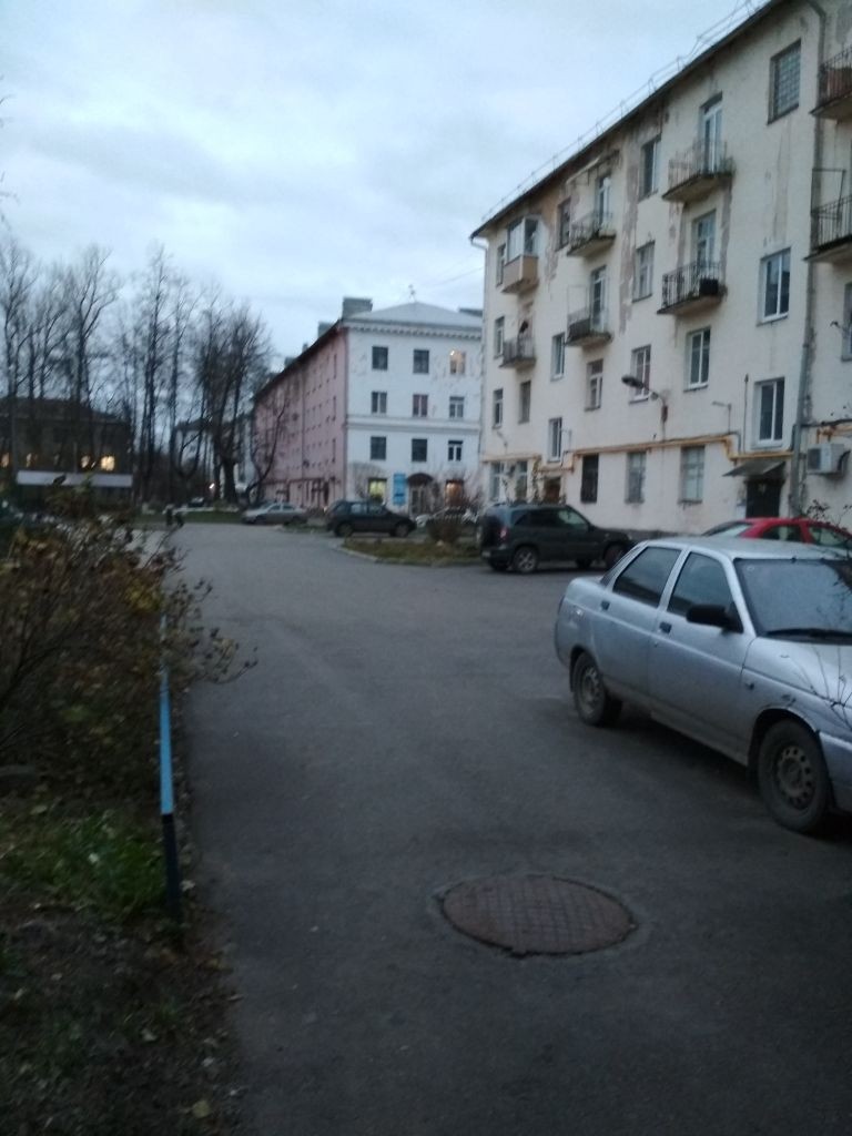 обл. Новгородская, г. Великий Новгород, б-р. Воскресенский, д. 12/24-придомовая территория