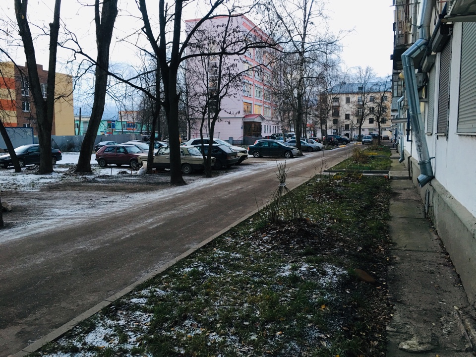 обл. Новгородская, г. Великий Новгород, б-р. Воскресенский, д. 13-придомовая территория