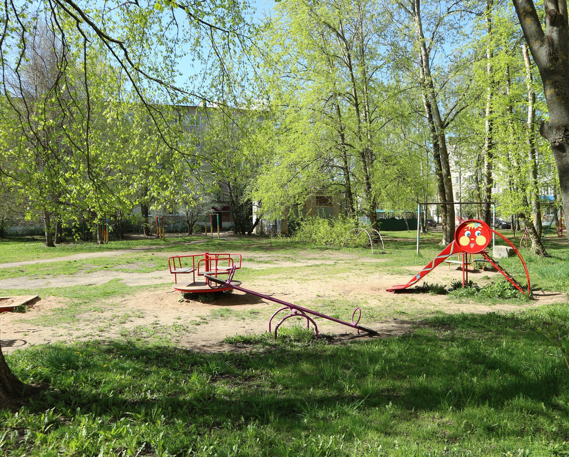 обл. Новгородская, г. Великий Новгород, ул. Державина, д. 8, к. 1-придомовая территория