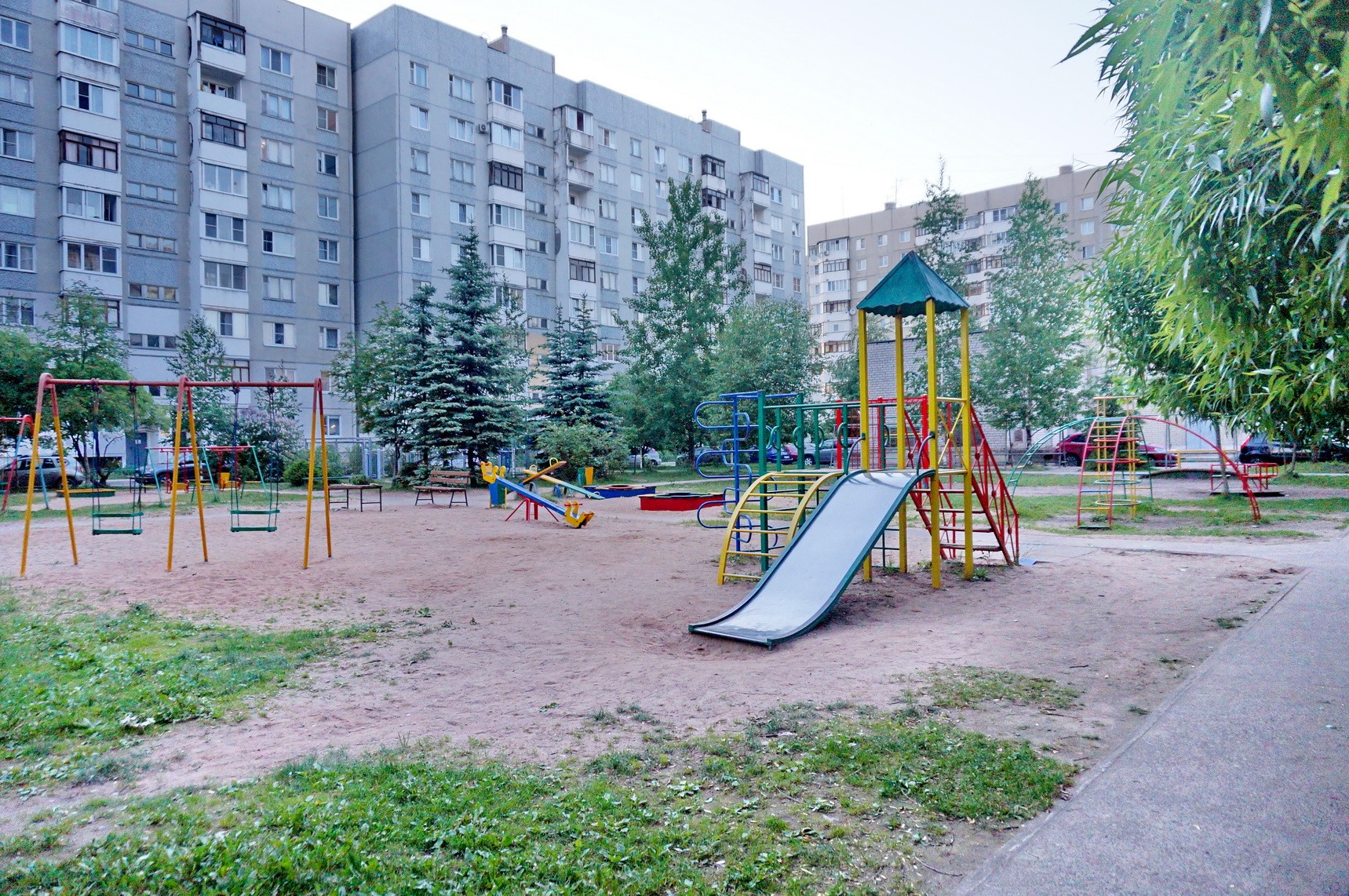 обл. Новгородская, г. Великий Новгород, ул. Коровникова, д. 4-придомовая территория