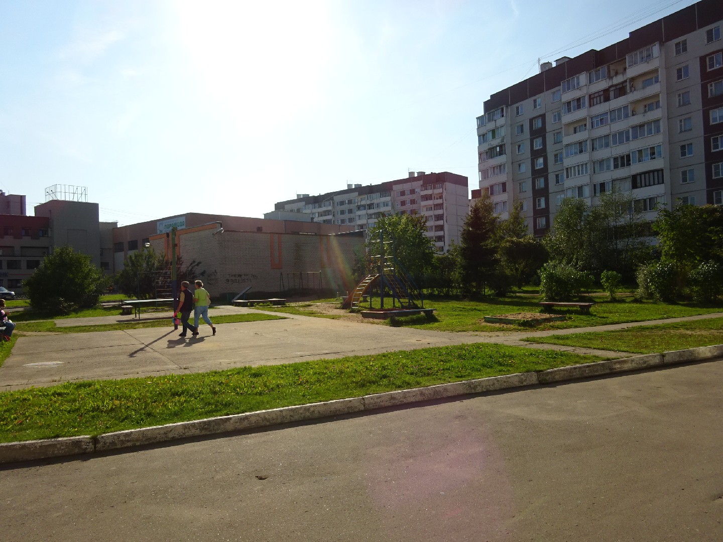 обл. Новгородская, г. Великий Новгород, ул. Кочетова, д. 8-придомовая территория