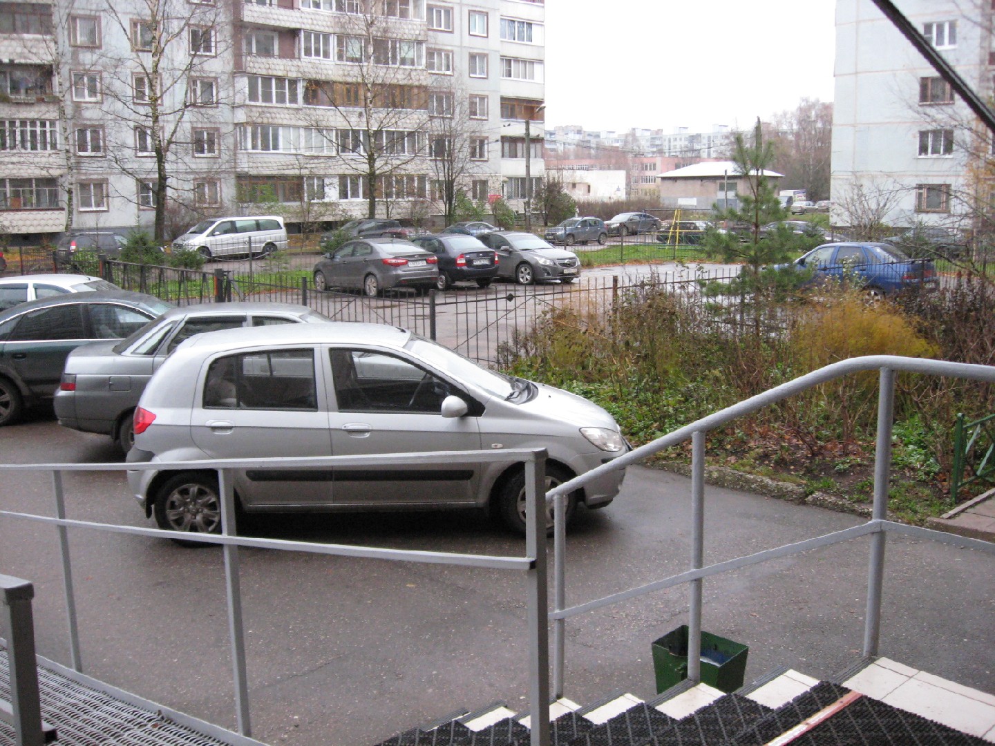 обл. Новгородская, г. Великий Новгород, ул. Кочетова, д. 13/31-придомовая территория