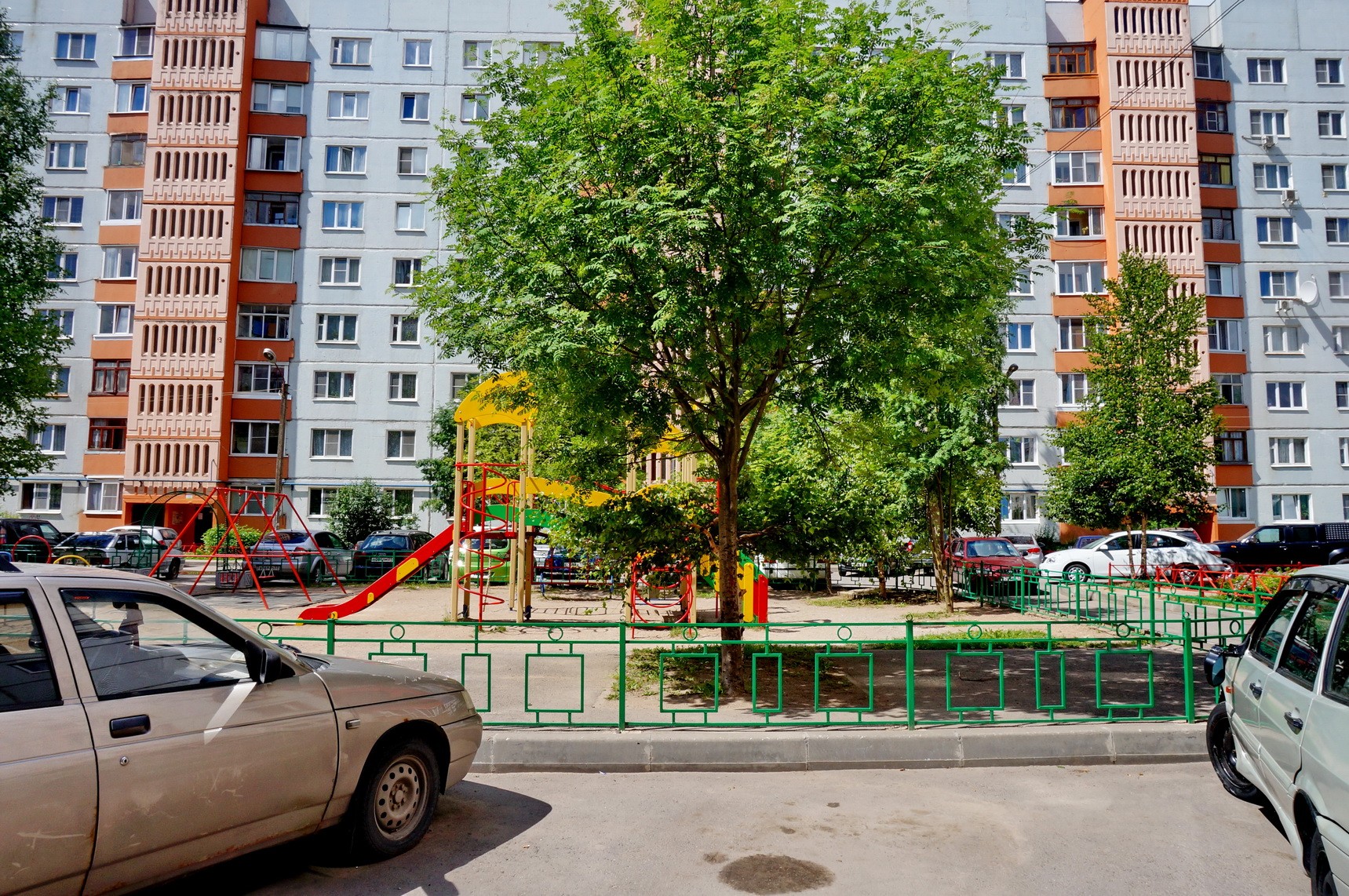 обл. Новгородская, г. Великий Новгород, ул. Кочетова, д. 14, к. 1-придомовая территория