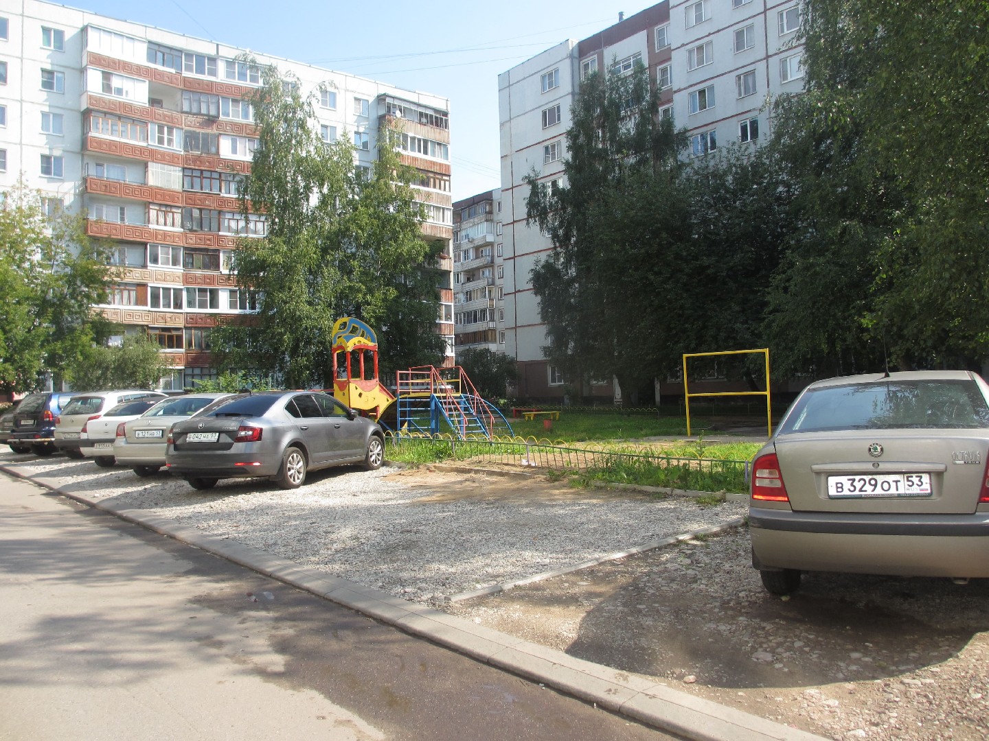 обл. Новгородская, г. Великий Новгород, ул. Кочетова, д. 15, к. 1-придомовая территория