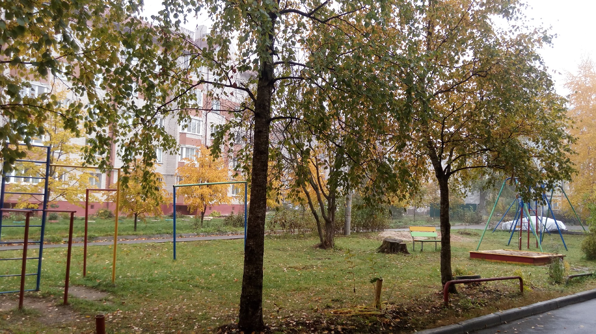 обл. Новгородская, г. Великий Новгород, б-р. Лени Голикова, д. 2-придомовая территория