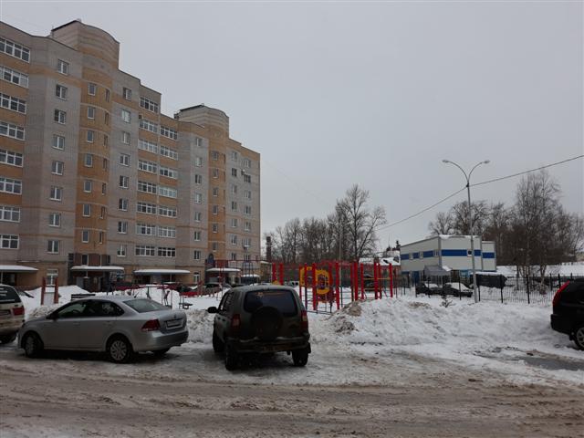 обл. Новгородская, г. Великий Новгород, ул. Маловишерская, д. 1-придомовая территория