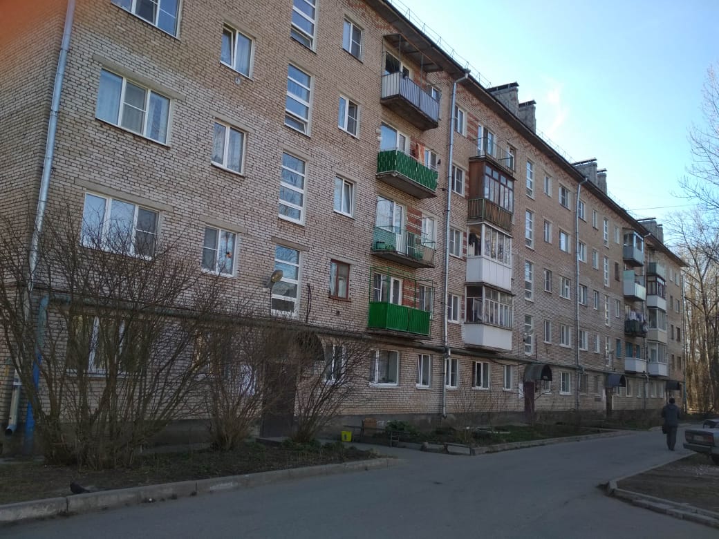 обл. Новгородская, г. Великий Новгород, ул. Менделеева, д. 12-фасад здания