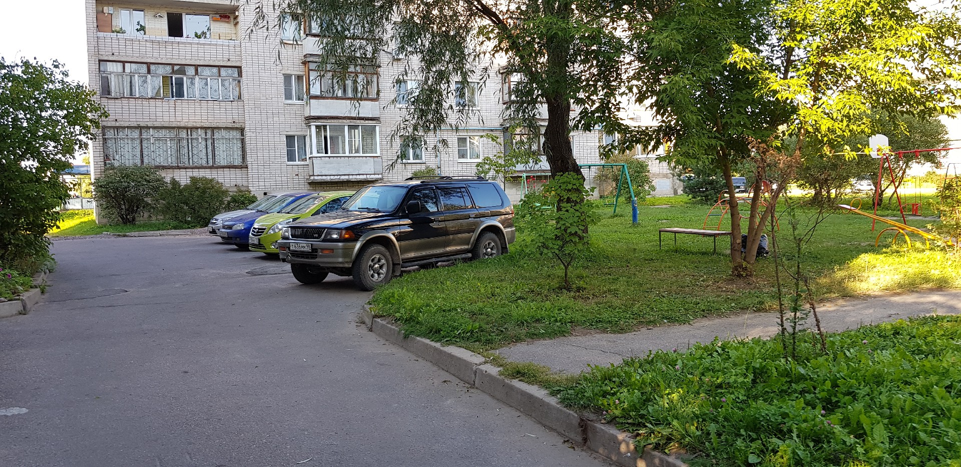 обл. Новгородская, г. Великий Новгород, ул. Московская, д. 20/1-придомовая территория