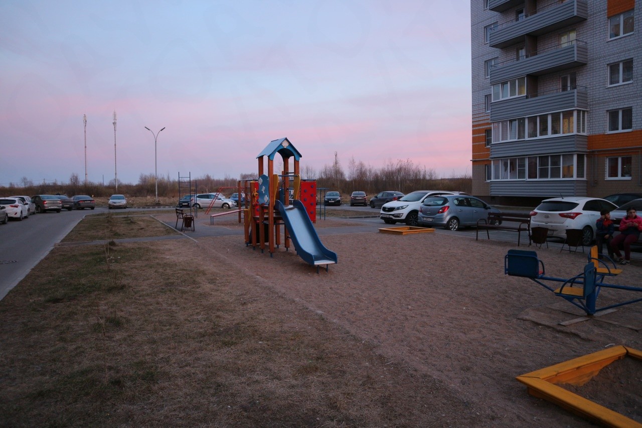 обл. Новгородская, г. Великий Новгород, ул. Озерная, д. 14, к. 1-придомовая территория