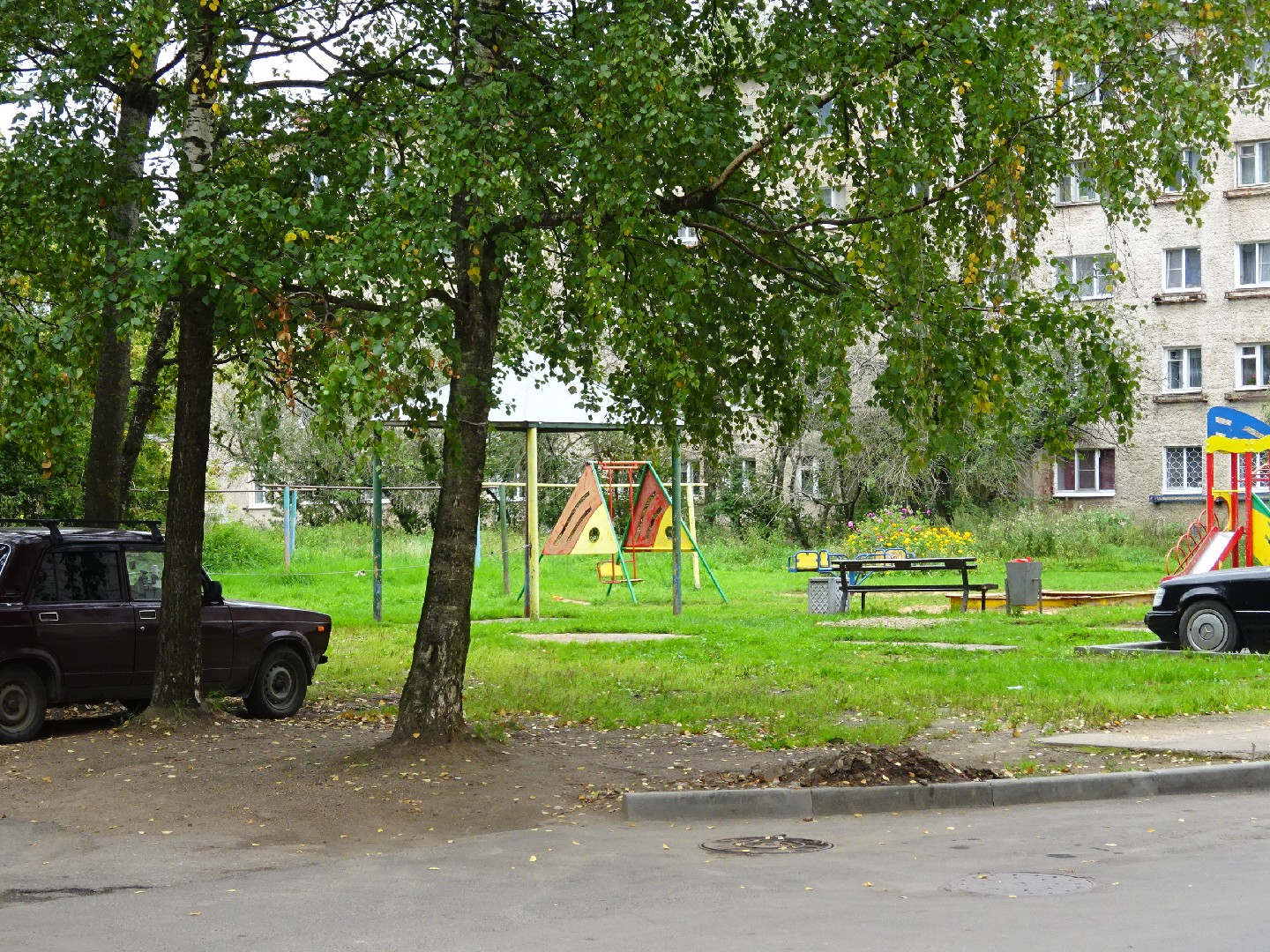 обл. Новгородская, г. Великий Новгород, ул. Попова, д. 10-придомовая территория