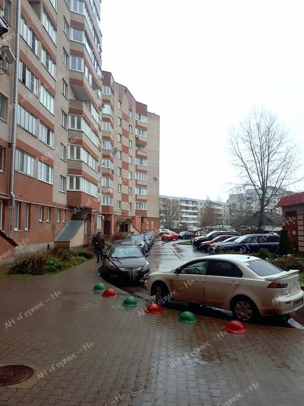 обл. Новгородская, г. Великий Новгород, ул. Рахманинова, д. 10-придомовая территория