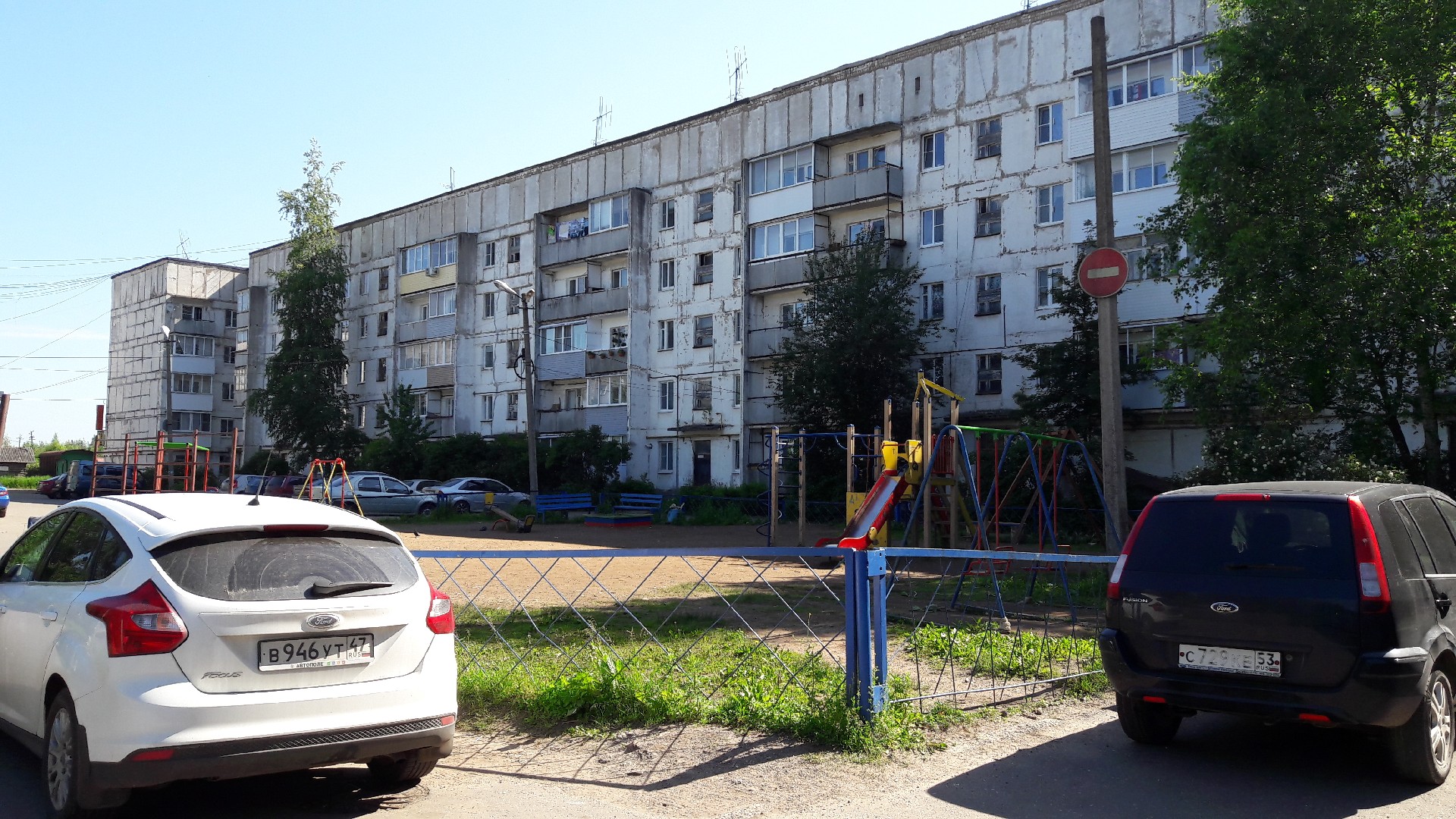 обл. Новгородская, р-н. Маловишерский, г. Малая Вишера, ул. Мерецкова, д. 14-фасад здания