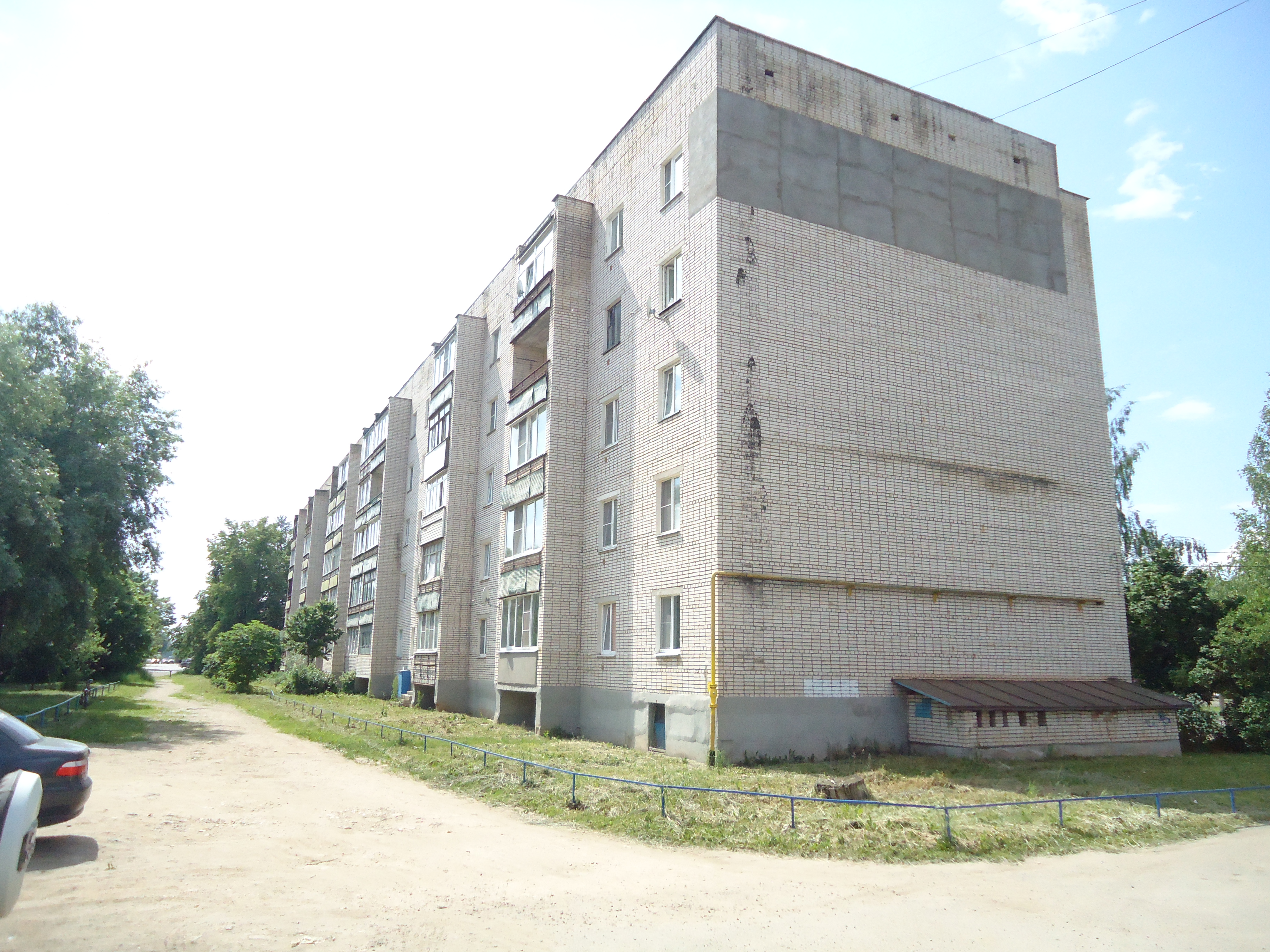 обл. Новгородская, р-н. Старорусский, г. Старая Русса, ул. Латышских Гвардейцев, д. 4-фасад здания