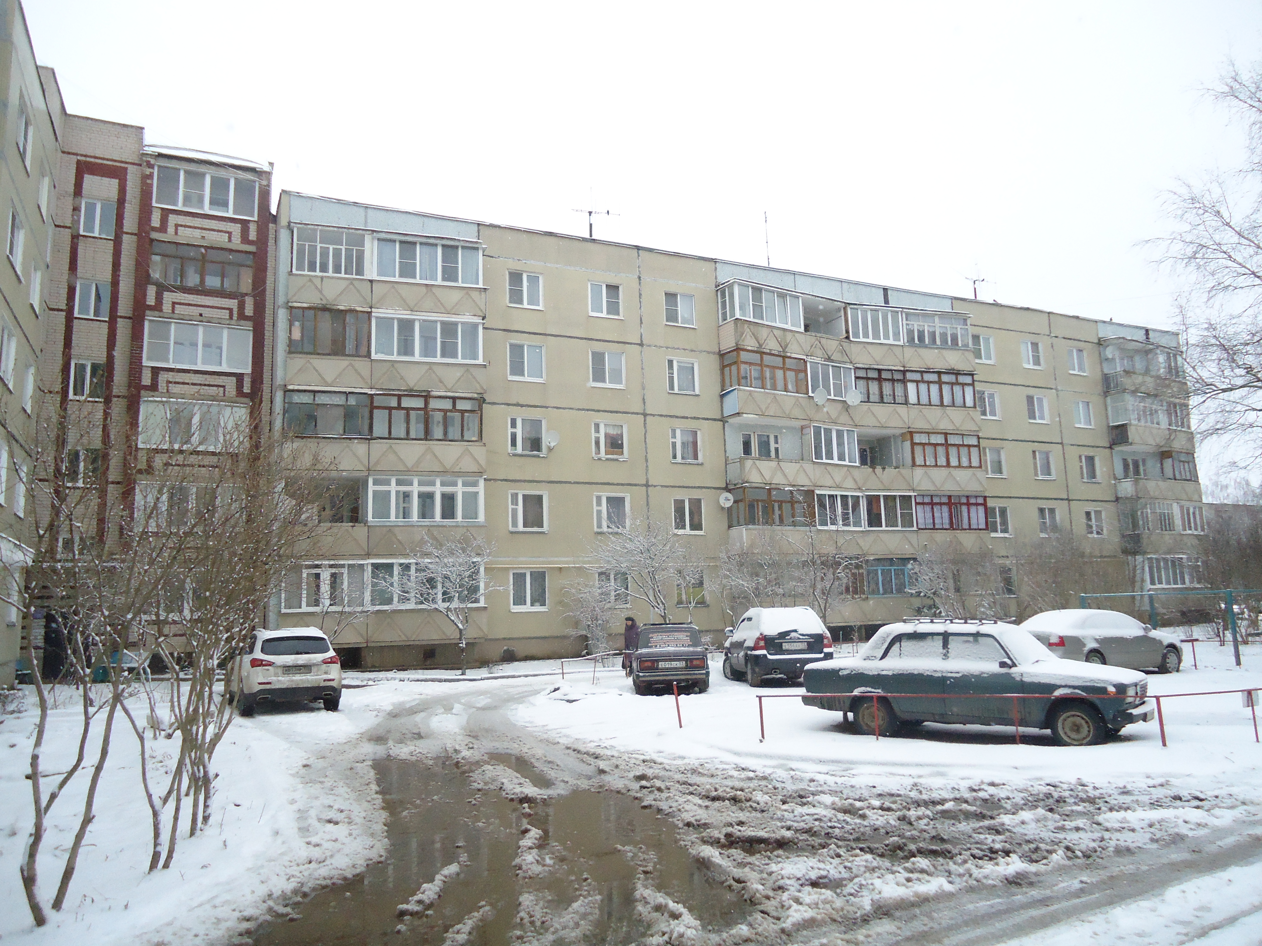 обл. Новгородская, р-н. Старорусский, г. Старая Русса, ул. Латышских Гвардейцев, д. 6-фасад здания