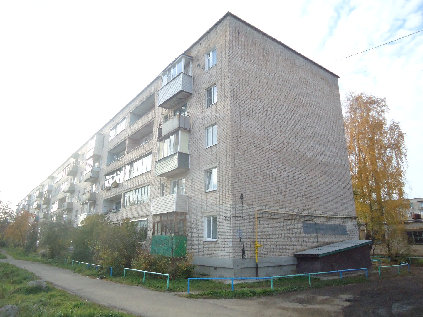 обл. Новгородская, р-н. Старорусский, г. Старая Русса, ул. Латышских Гвардейцев, д. 13-фасад здания