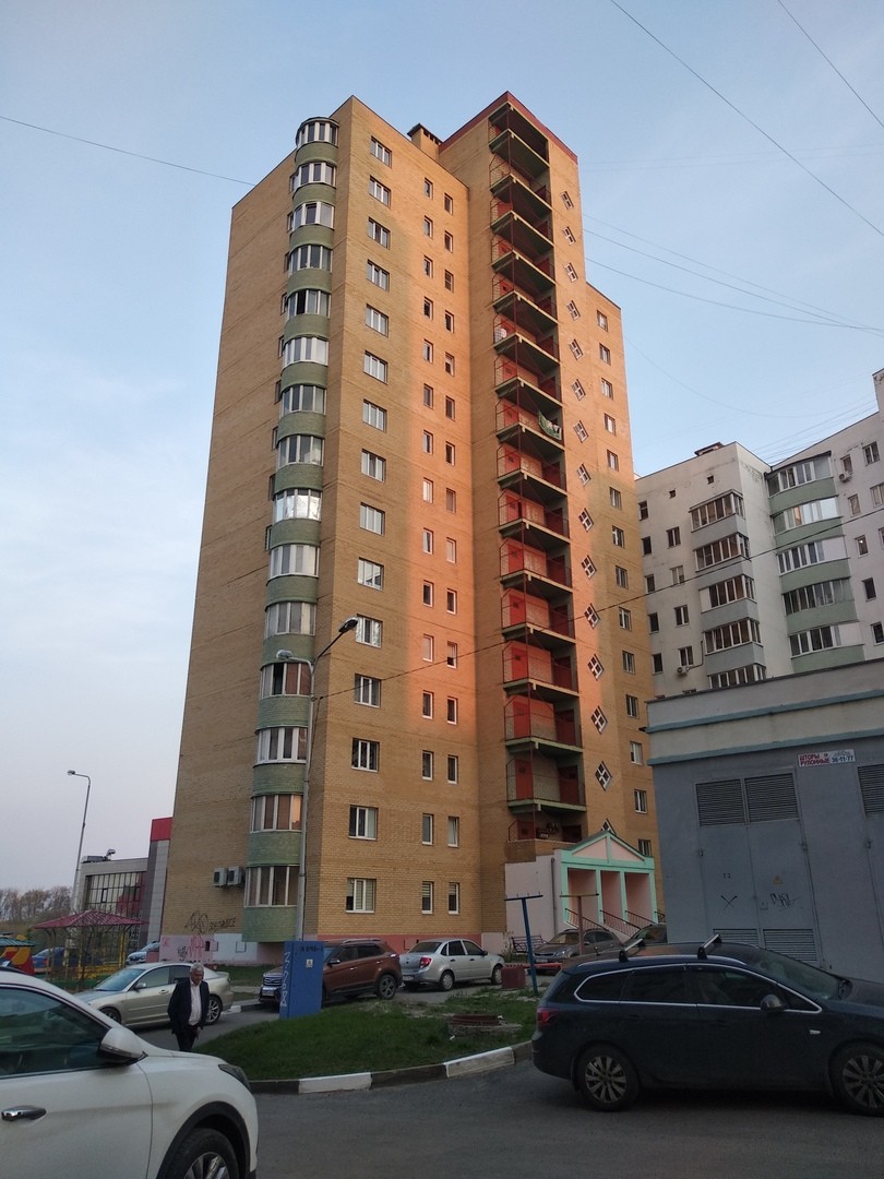 обл. Белгородская, г. Белгород, ул. Есенина, д. 8-фасад здания