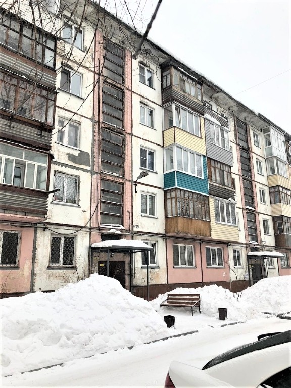 край. Алтайский, г. Бийск, ул. Мухачева, д. 121-фасад здания