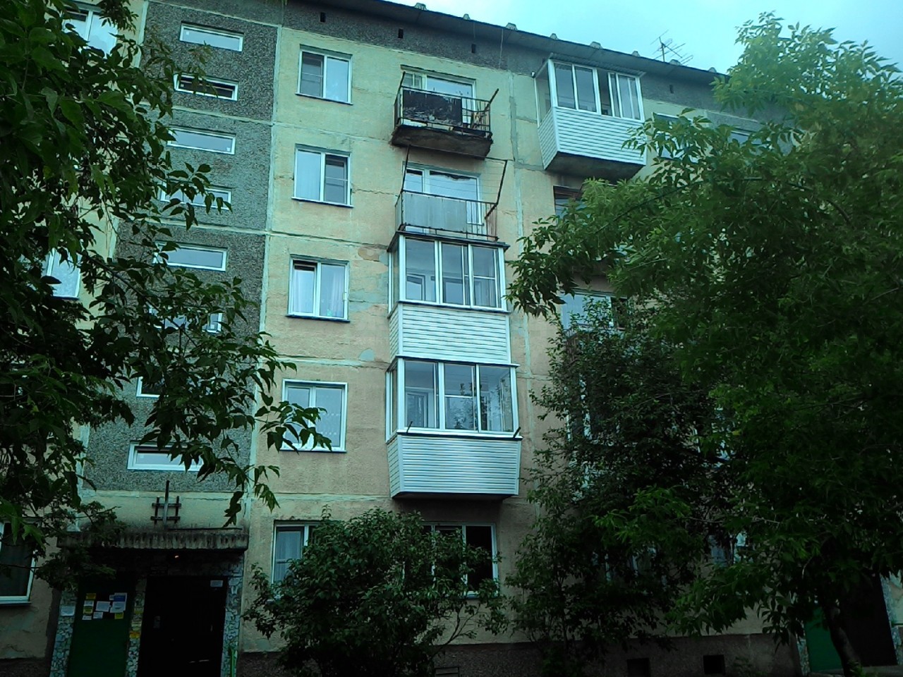обл. Новосибирская, г. Искитим, мкр. Подгорный, д. 44-фасад здания