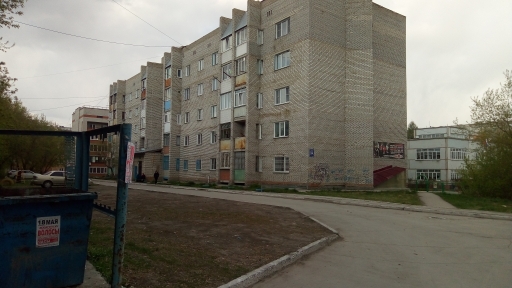 обл. Новосибирская, г. Искитим, мкр. Южный, д. 51-фасад здания