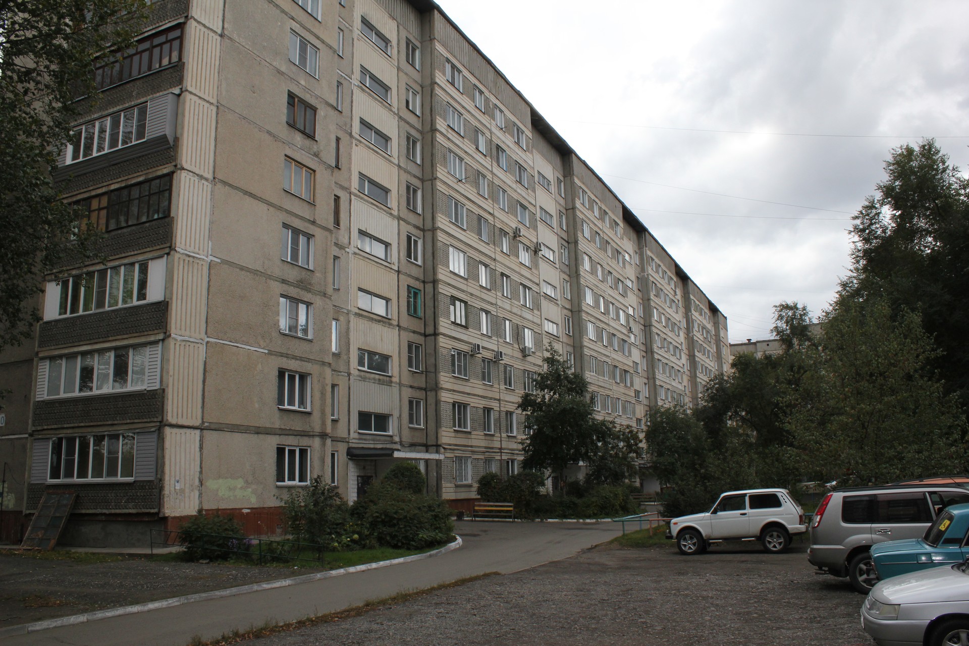 край. Алтайский, г. Бийск, ул. Мухачева, д. 250-фасад здания