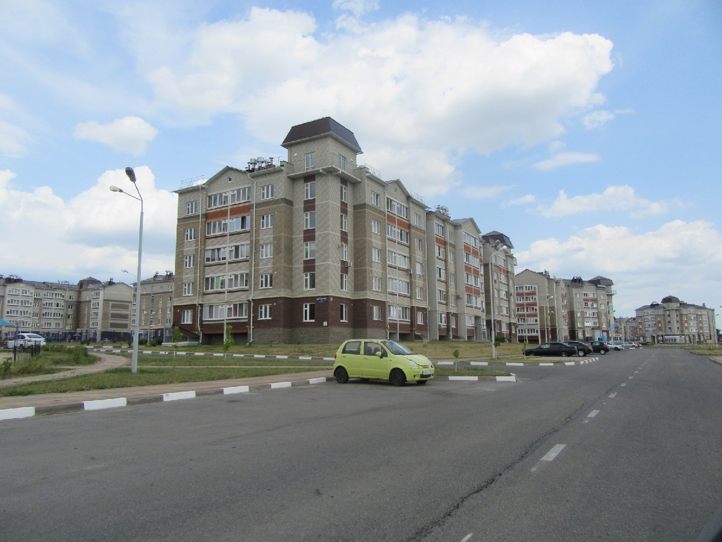 обл. Белгородская, р-н. Белгородский, пгт. Разумное, ул. Вересковая, д. 4-фасад здания