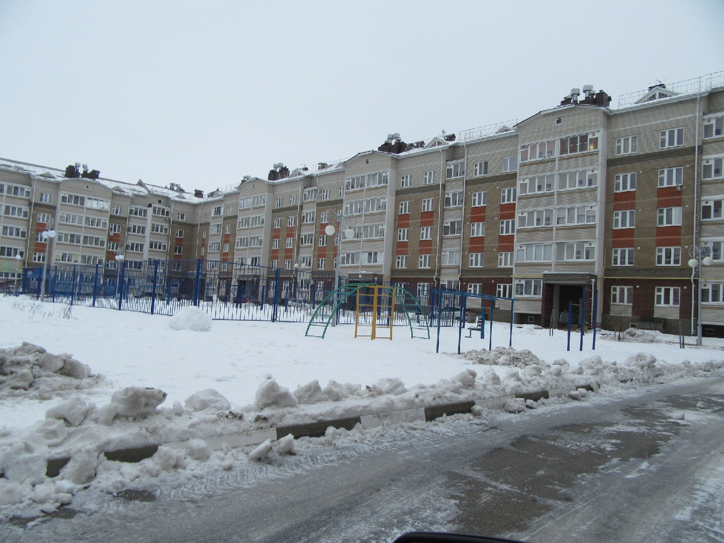 обл. Белгородская, р-н. Белгородский, пгт. Разумное, ул. Вересковая, д. 8-фасад здания