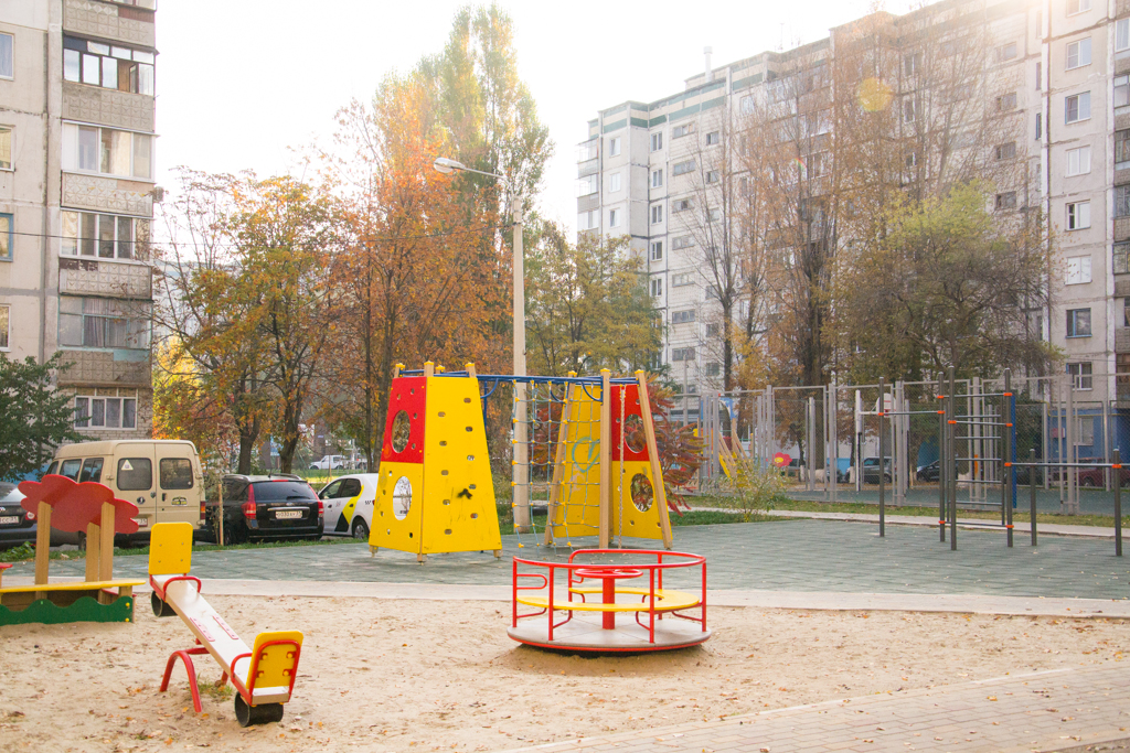 обл. Белгородская, г. Белгород, б-р. Юности, д. 2-придомовая территория