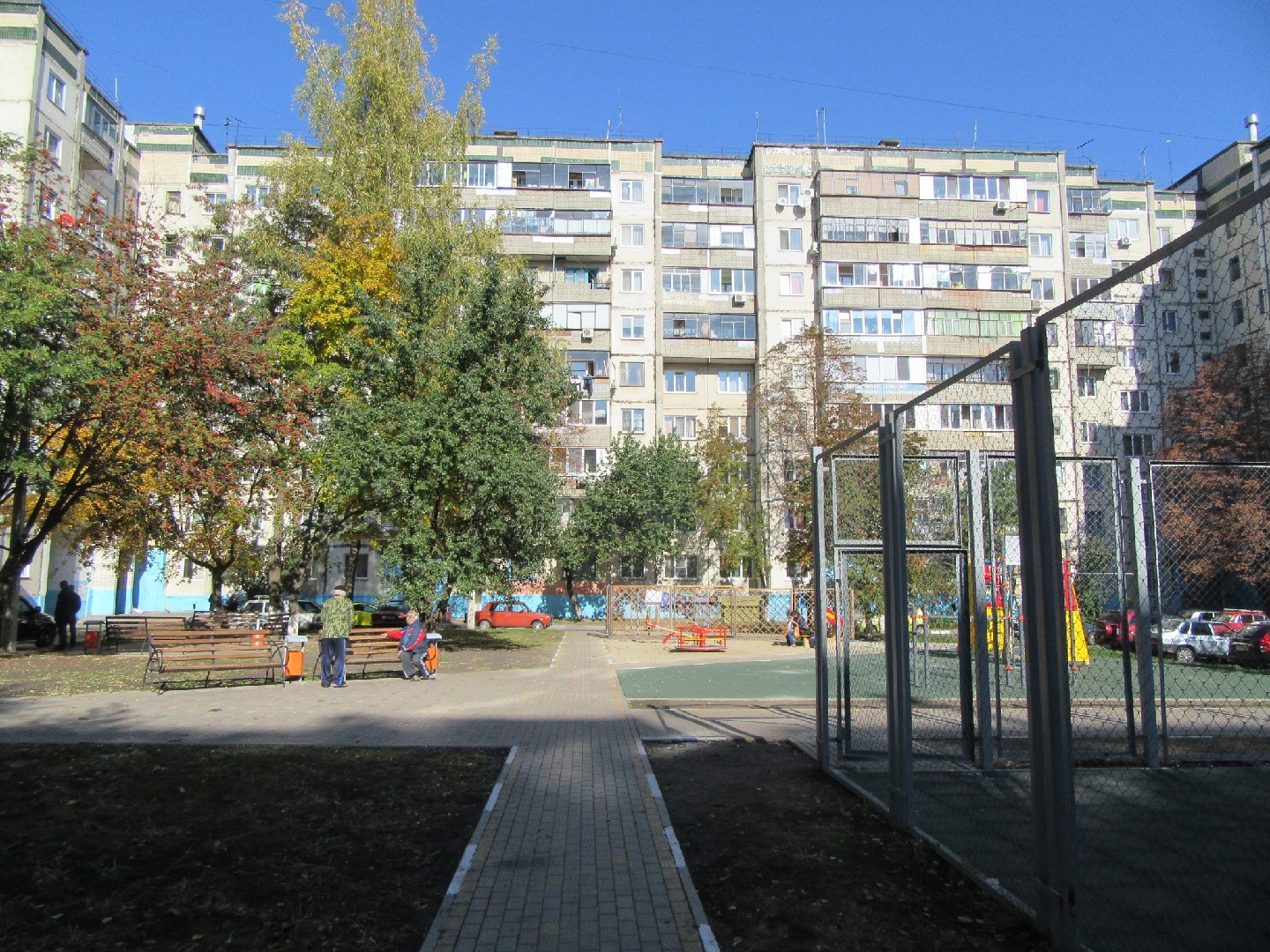 обл. Белгородская, г. Белгород, б-р. Юности, д. 2-придомовая территория