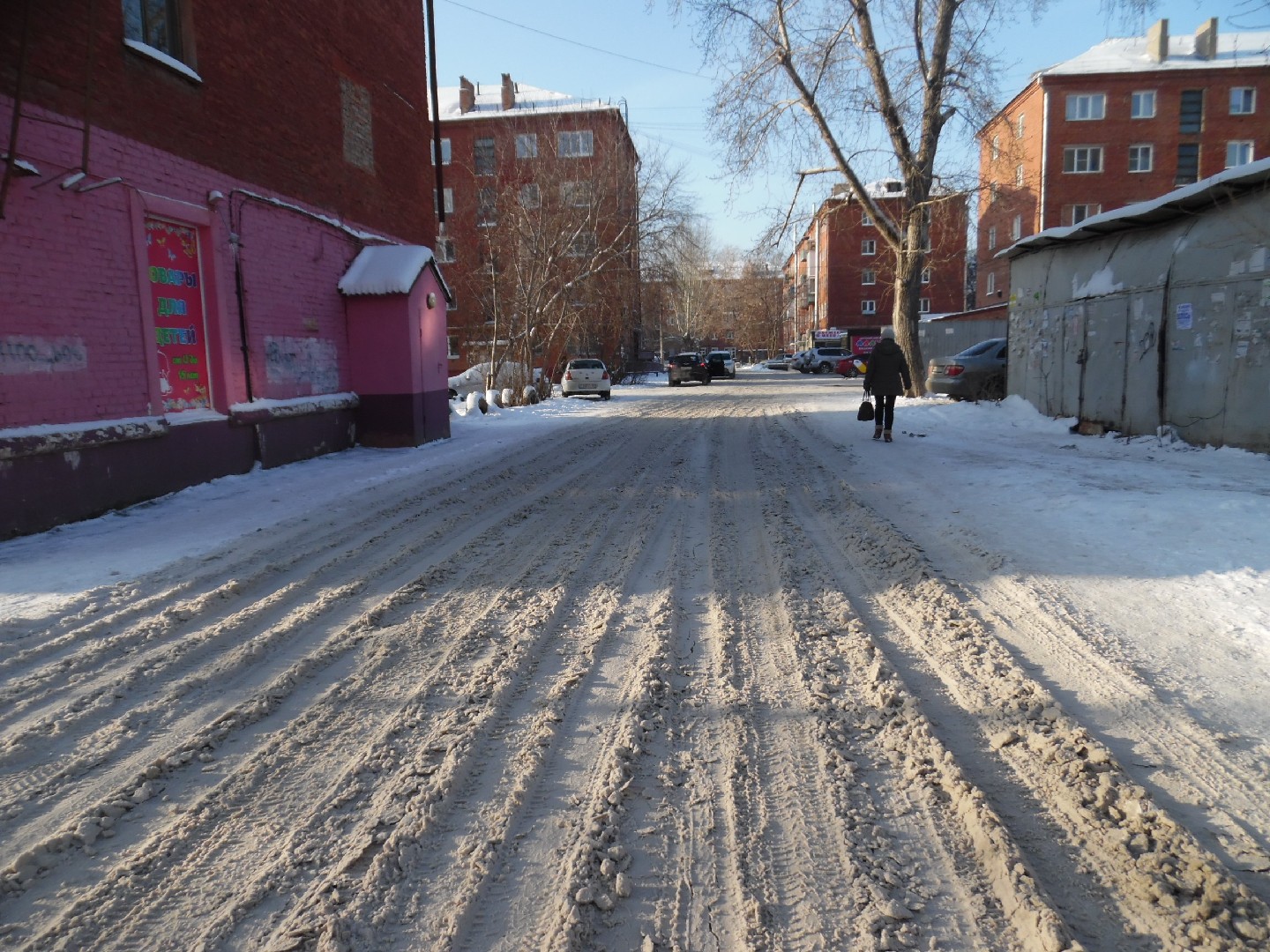 обл. Омская, г. Омск, ул. 22 Партсъезда, д. 7-придомовая территория