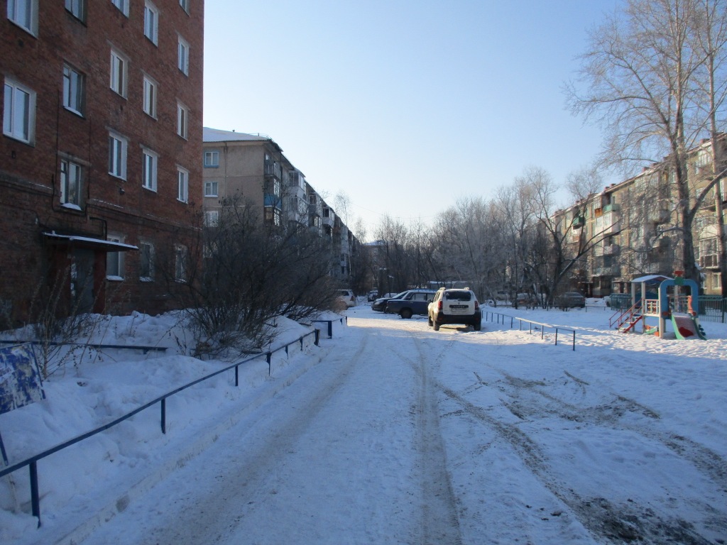 обл. Омская, г. Омск, ул. 50 лет ВЛКСМ, д. 13 а-придомовая территория