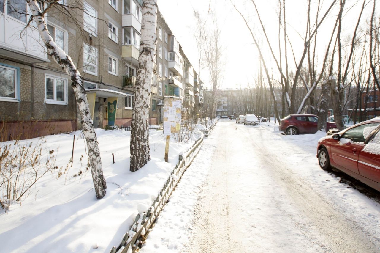 обл. Омская, г. Омск, ул. 50 лет ВЛКСМ, д. 14 в-придомовая территория