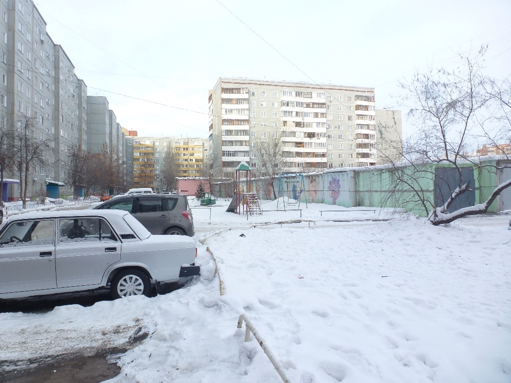 обл. Омская, г. Омск, ул. 70 лет Октября, д. 20.-придомовая территория