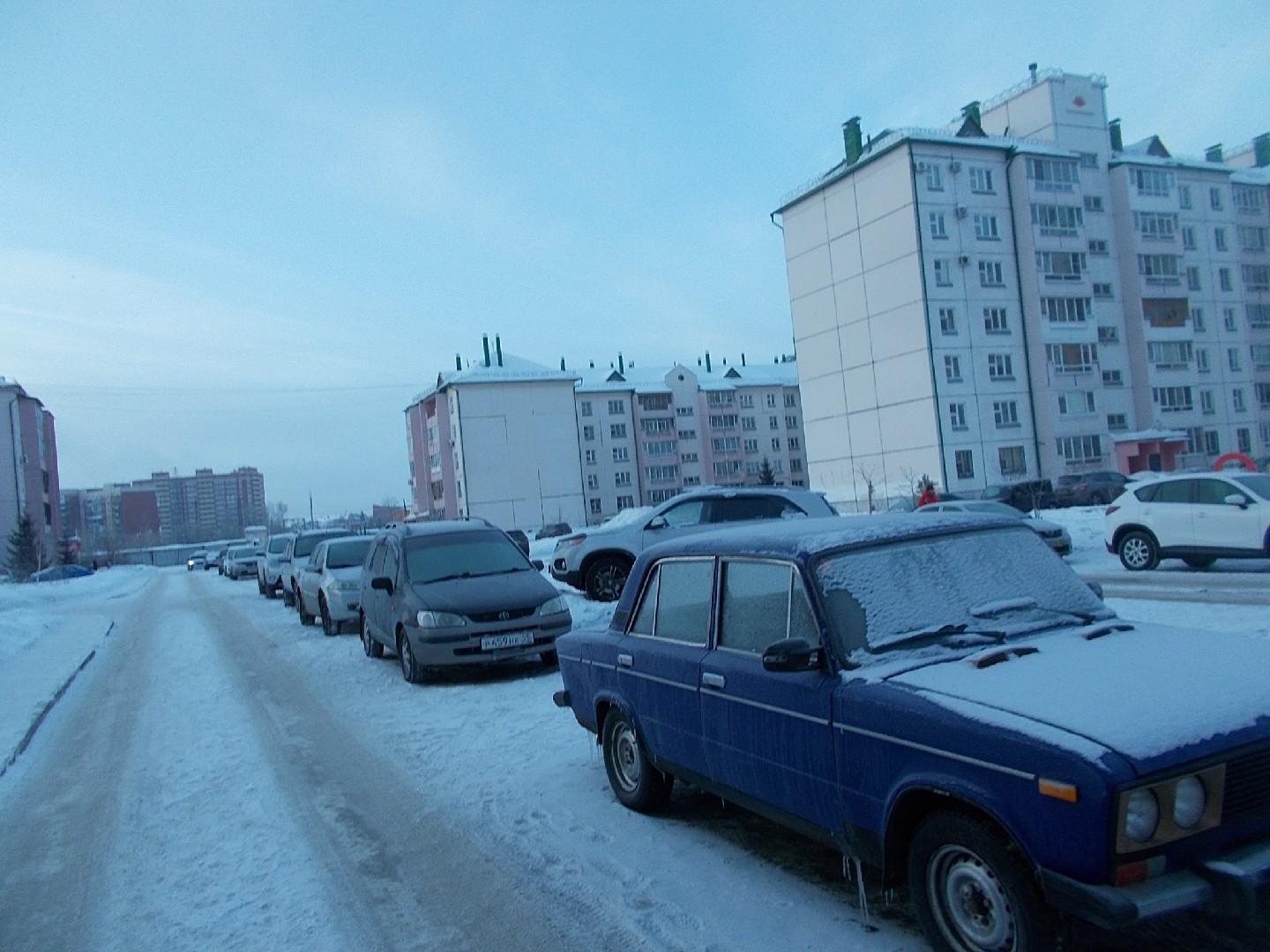 обл. Омская, г. Омск, ул. 8 Линия, д. 198-придомовая территория