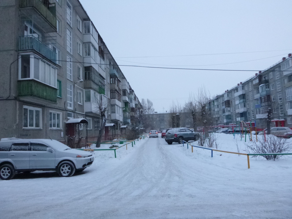 обл. Омская, г. Омск, ул. Амурская 21-я, д. 28-придомовая территория