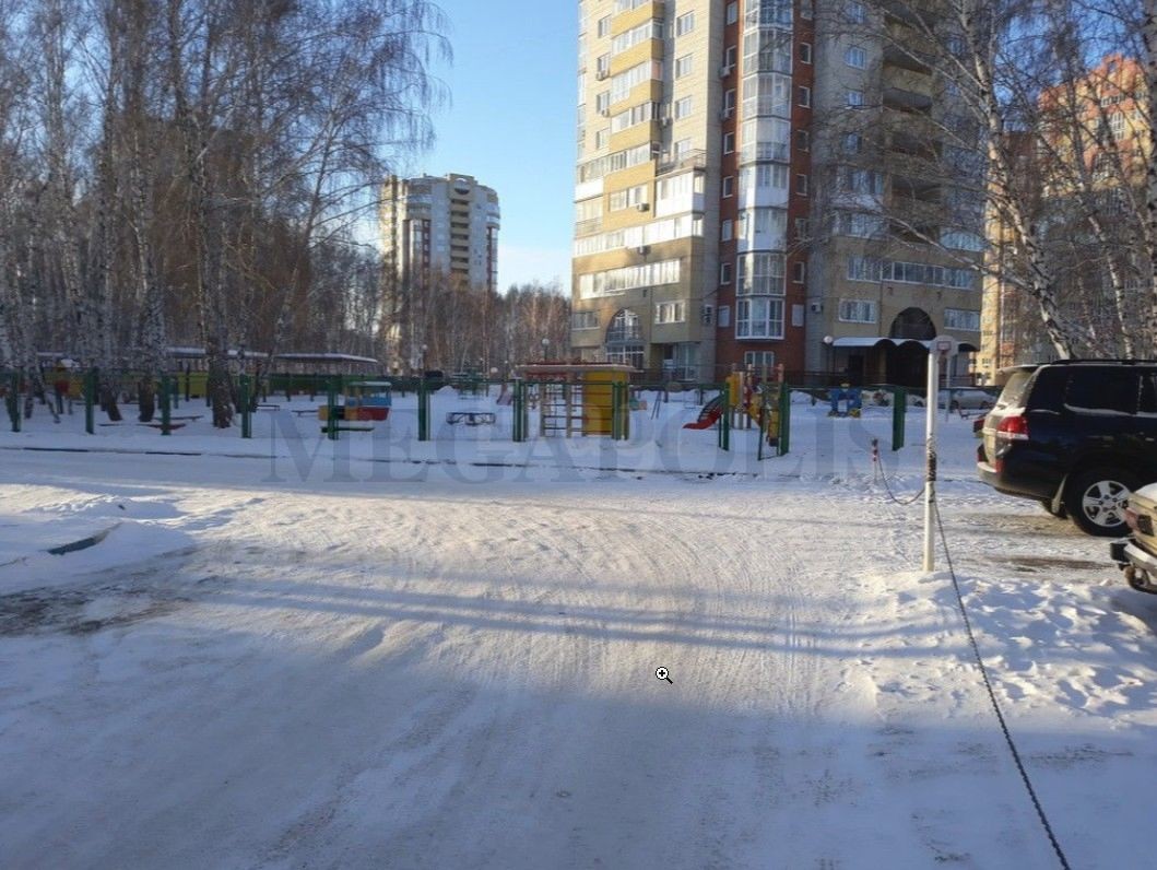 обл. Омская, г. Омск, б-р. Архитекторов, д. 15, к. 1-придомовая территория