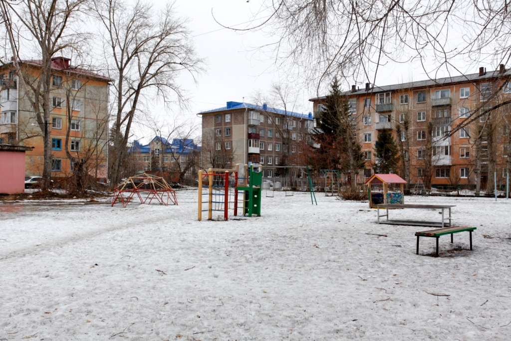 обл. Омская, г. Омск, ул. Багратиона, д. 25-придомовая территория