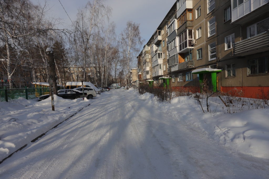 обл. Омская, г. Омск, ул. Бархатовой, д. 8-придомовая территория