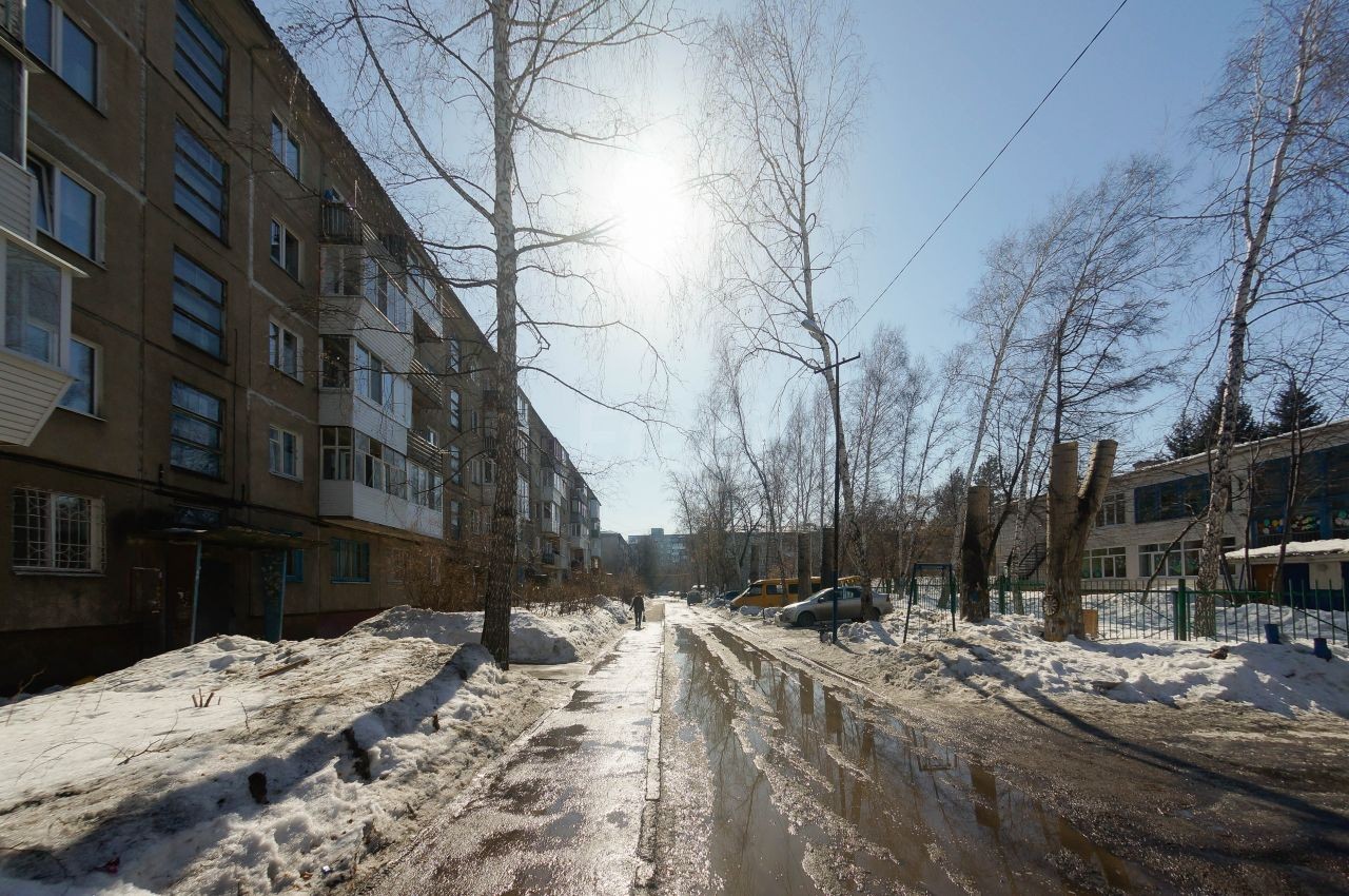 обл. Омская, г. Омск, ул. Бархатовой, д. 8-придомовая территория