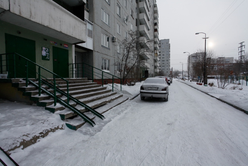 обл. Омская, г. Омск, ул. Богдана Хмельницкого, д. 44-вход снаружи