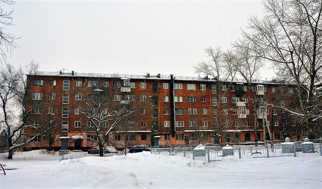 обл. Омская, г. Омск, городок. Военный 16-й, д. 374.-фасад здания