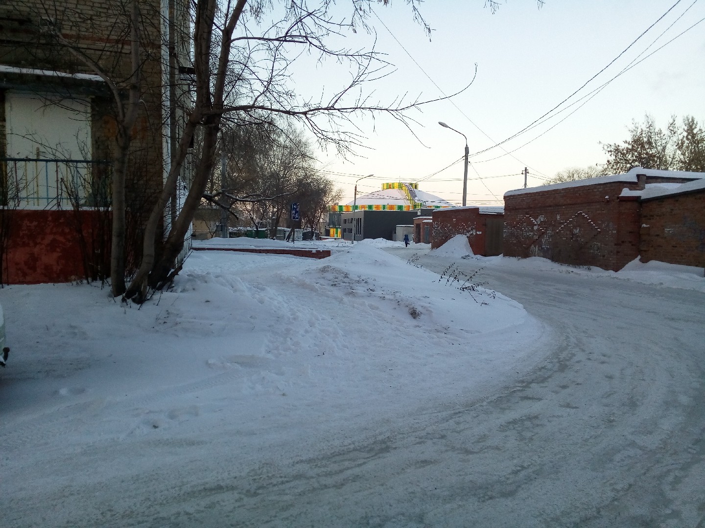 обл. Омская, г. Омск, городок. Военный 16-й, д. 381-придомовая территория