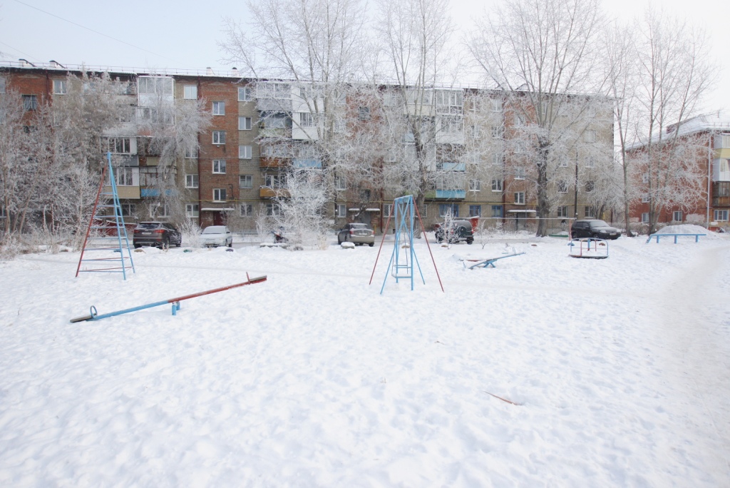 обл. Омская, г. Омск, городок. Военный 16-й, д. 381-придомовая территория