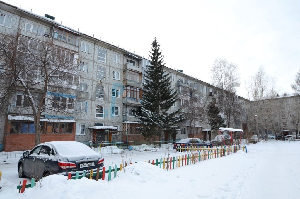 обл. Омская, г. Омск, ул. Волгоградская, д. 32, к. Б-фасад здания