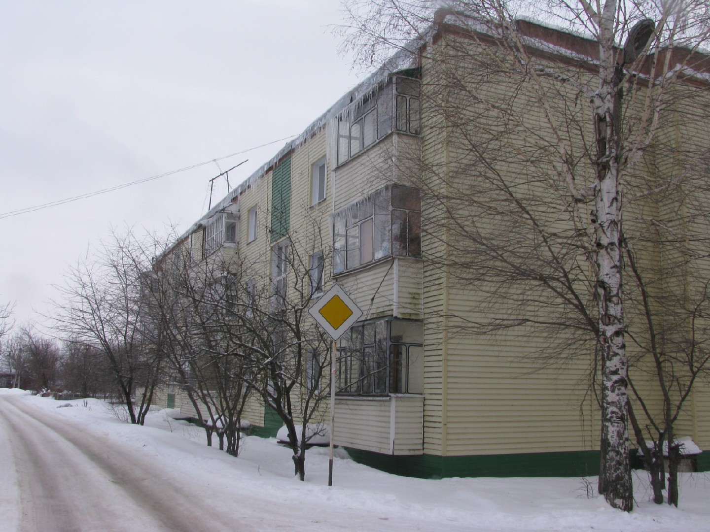 обл. Белгородская, р-н. Валуйский, г. Валуйки, ул. Островского, д. 1 б-фасад здания