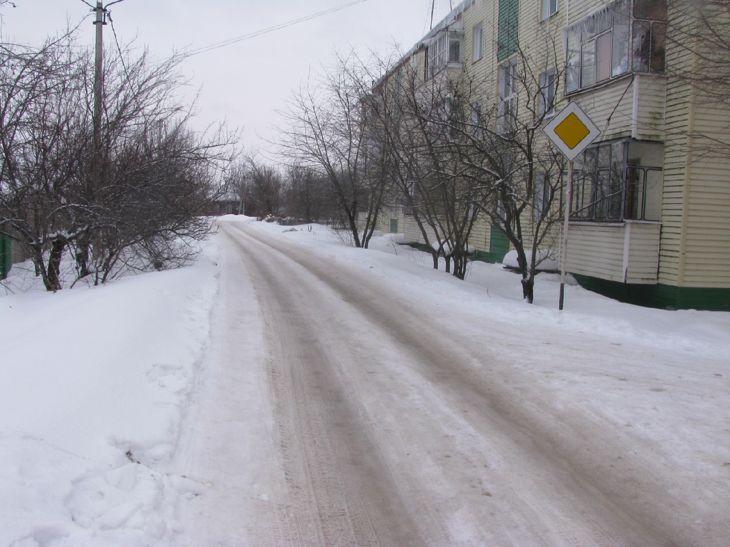 обл. Белгородская, р-н. Валуйский, г. Валуйки, ул. Островского, д. 1 б-придомовая территория