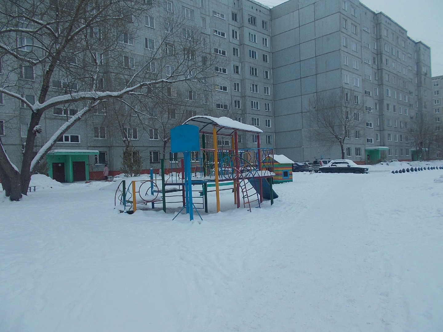 обл. Омская, г. Омск, ул. Железнодорожная 2-я, д. 5-придомовая территория